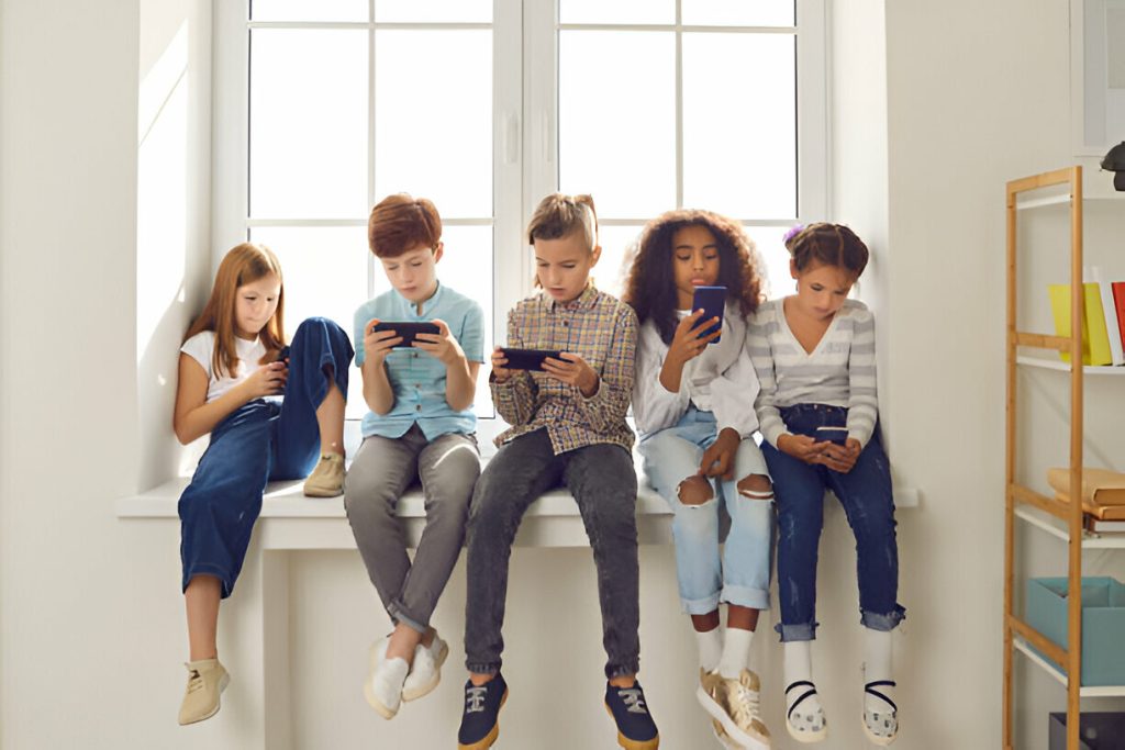 When Should You Let Your Children On Social Media?